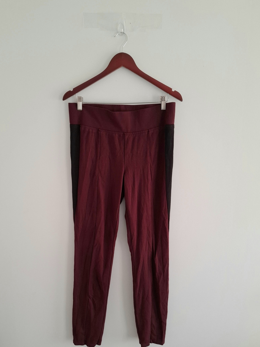 Soho Burgundy Leggings with Black Side Panels SZ L